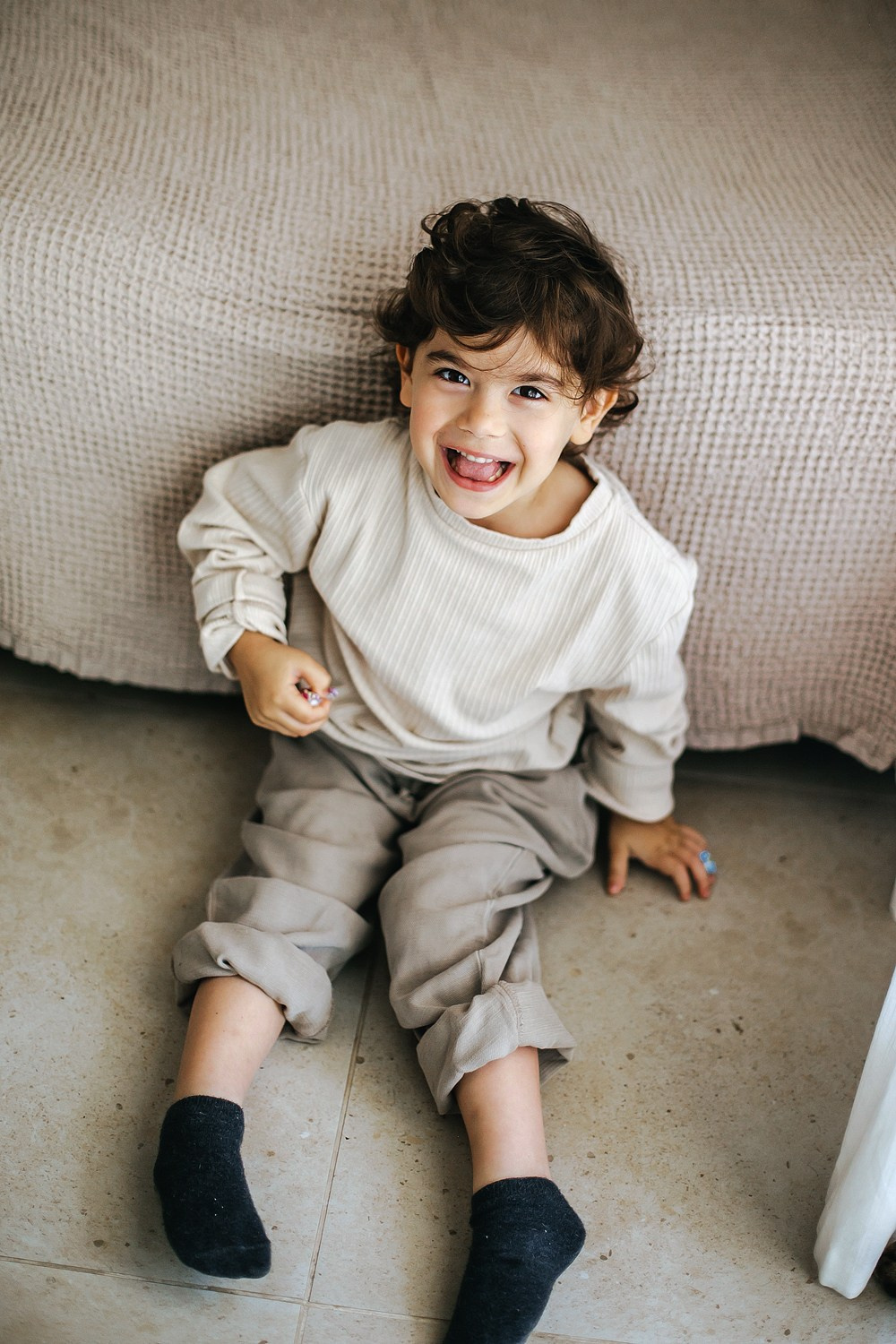 Mom&daughter at home. Family photographer in Israel