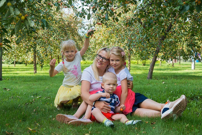 Family photoshoot in the nature, Slovenia. Wedding and Family Photographer in Slovenia