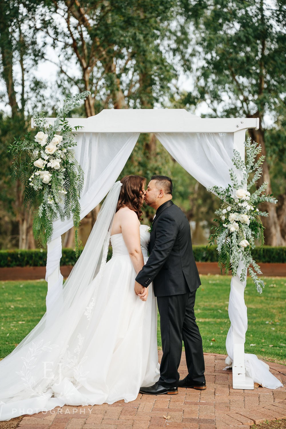 Lauren & Russell — Mandoon Estate. Emma Joy Photography