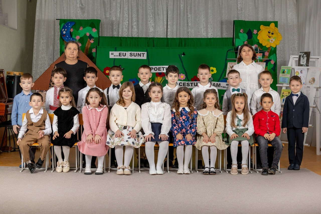 Recenzii. Albume de absolvire: gradinita, gimnaziu, liceu. Venete in Moldova