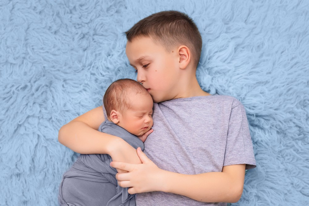 Sesja noworodkowa z rodzicami i rodzeństwem - Natalia Lucko