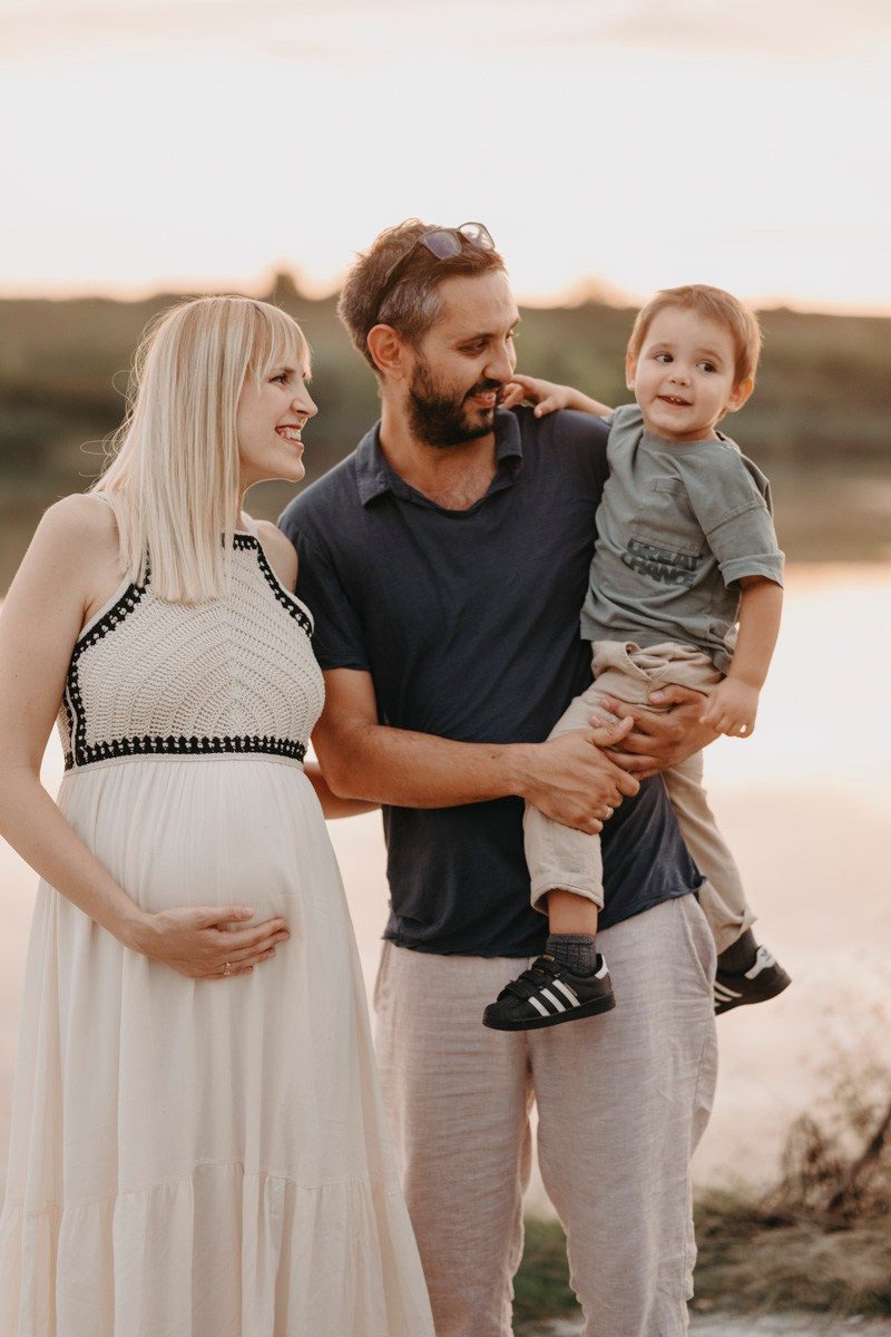 Dijana, Relja i Teo / porodicno fotografisanje napolju. Deciji i porodicni fotograf u Beogradu Oksana Skendzic