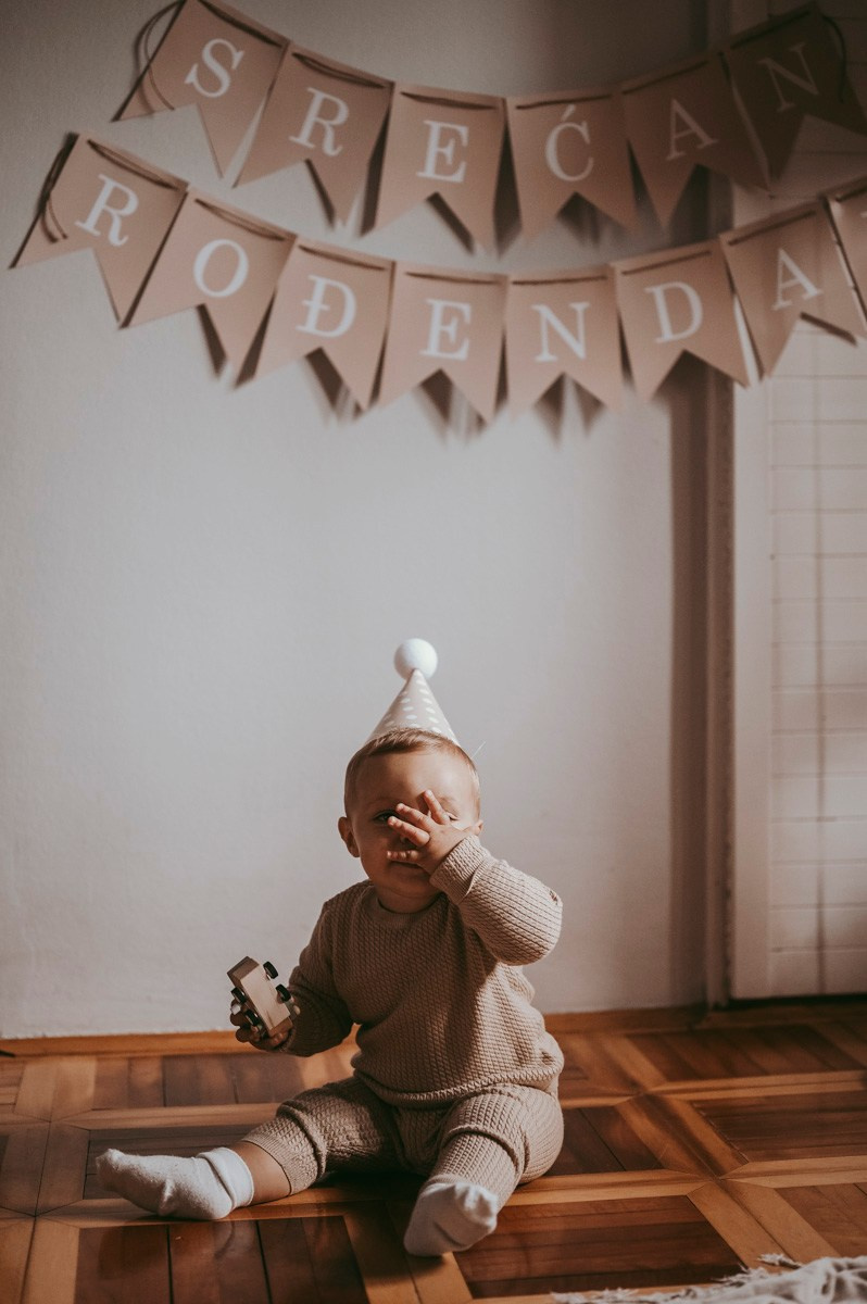 Filipova prva proslava rodjendan kod kuce. Deciji i porodicni fotograf u Beogradu Oksana Skendzic