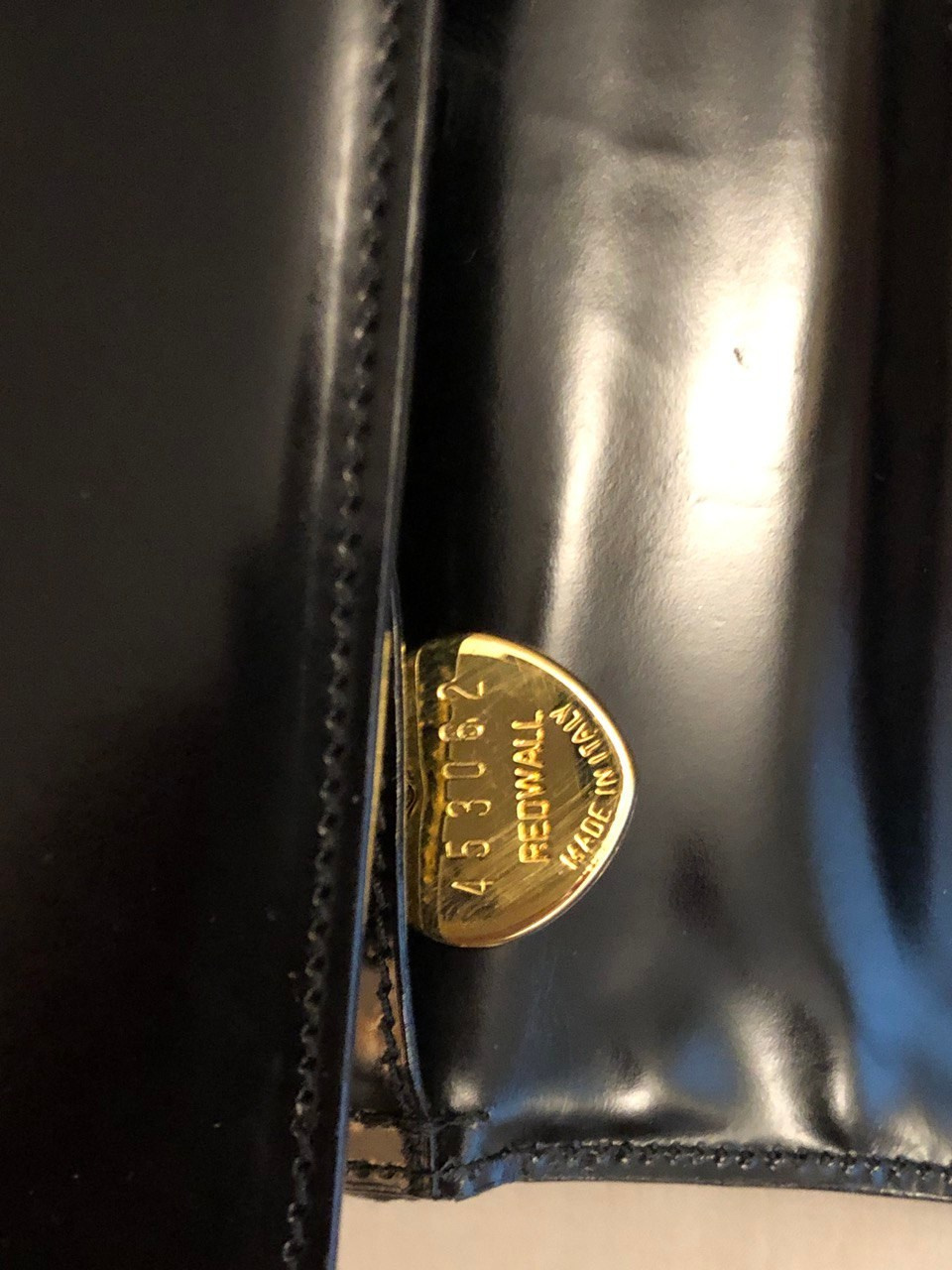 Moschino. Современнные и актикварные украшения в Барселоне, Москве и Санкт-Петербурге