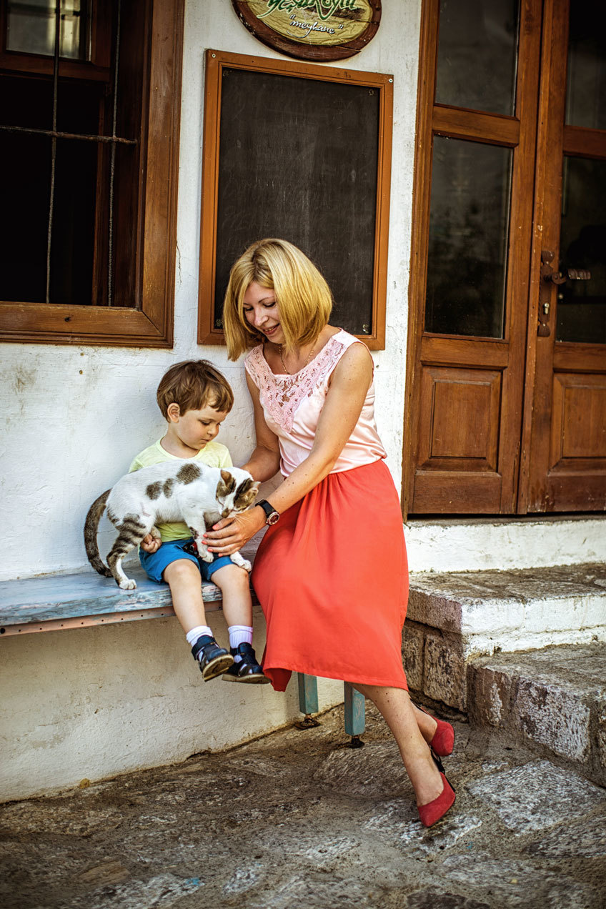 Family photo shoot in Marmaris old town. Julia Ganch I Fashion Wedding Photography I Cappadocia Turkey