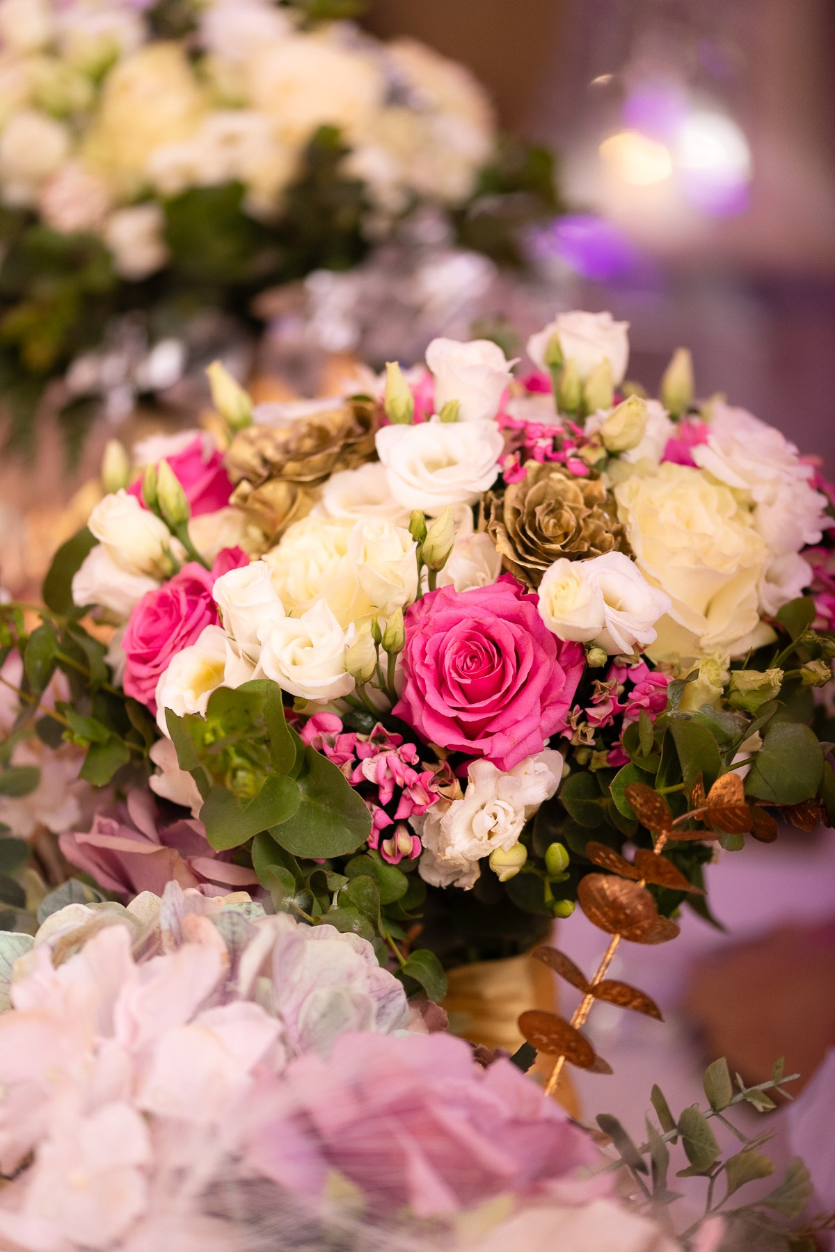 Wedding Virgil — Claudia. Hand for photos