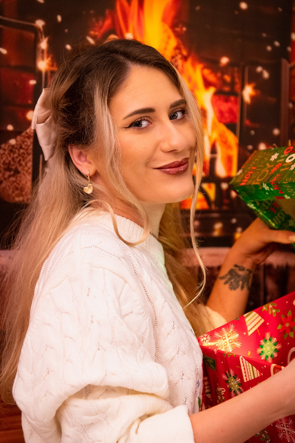 Christmas Photoshoot. Hand for photos