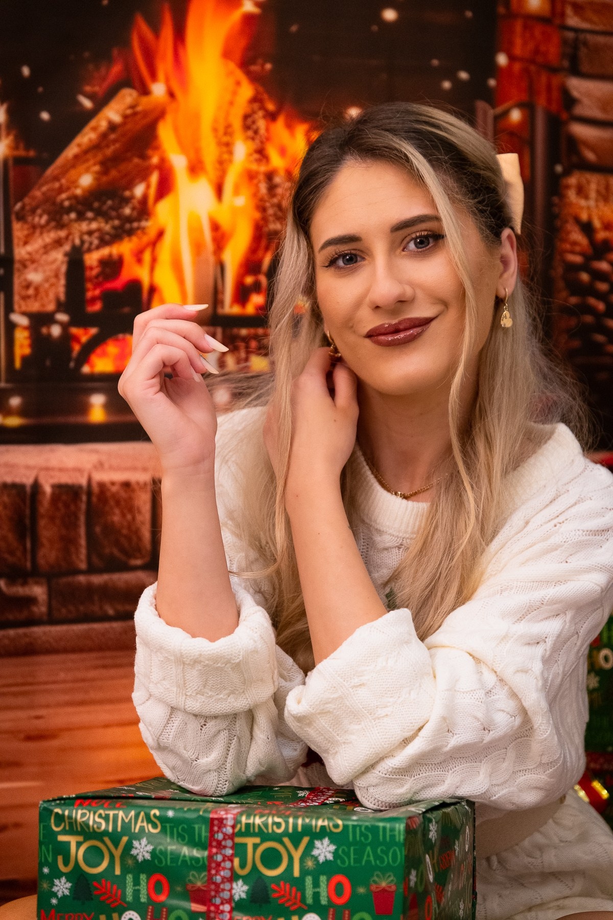 Christmas Photoshoot. Hand for photos