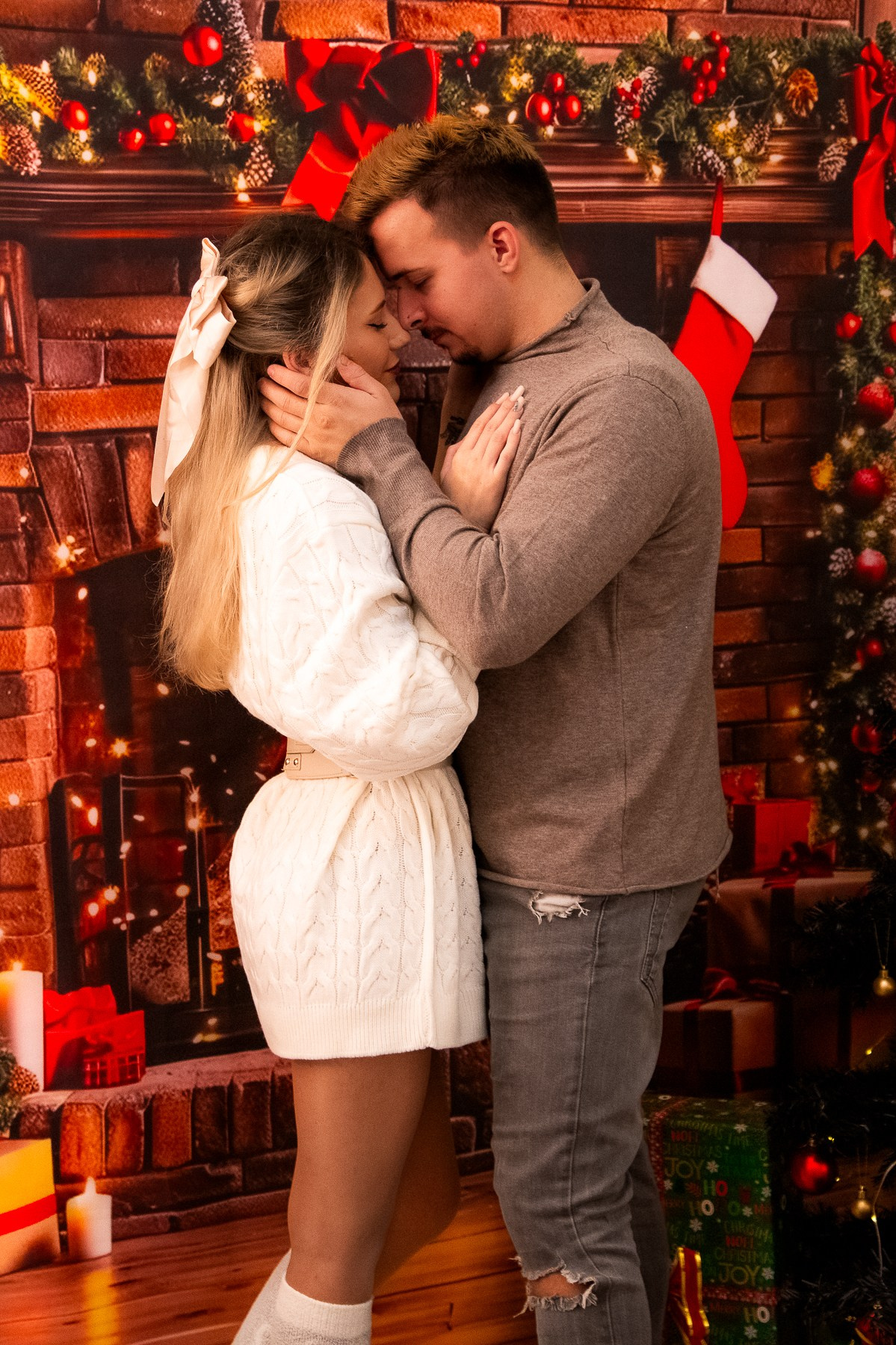 Christmas Photoshoot. Hand for photos