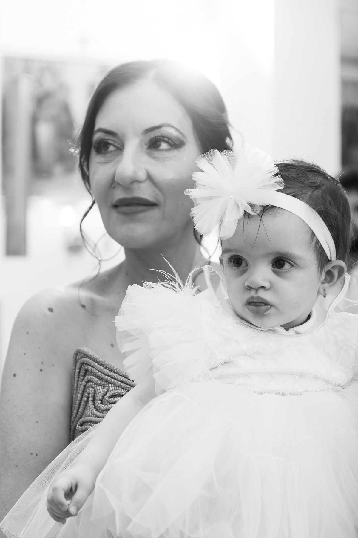 Wedding Virgil — Claudia. Hand for photos