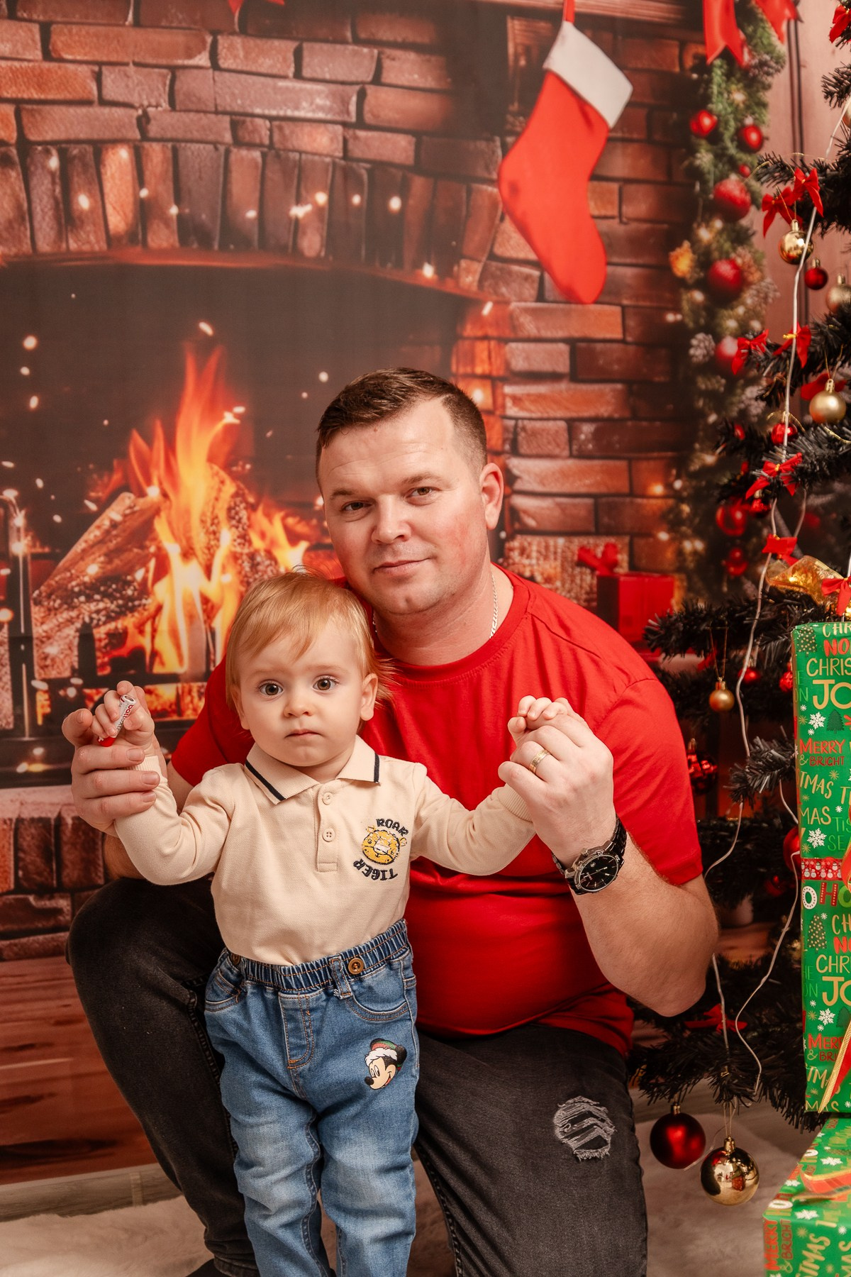 Christmas Photoshoot. Hand for photos