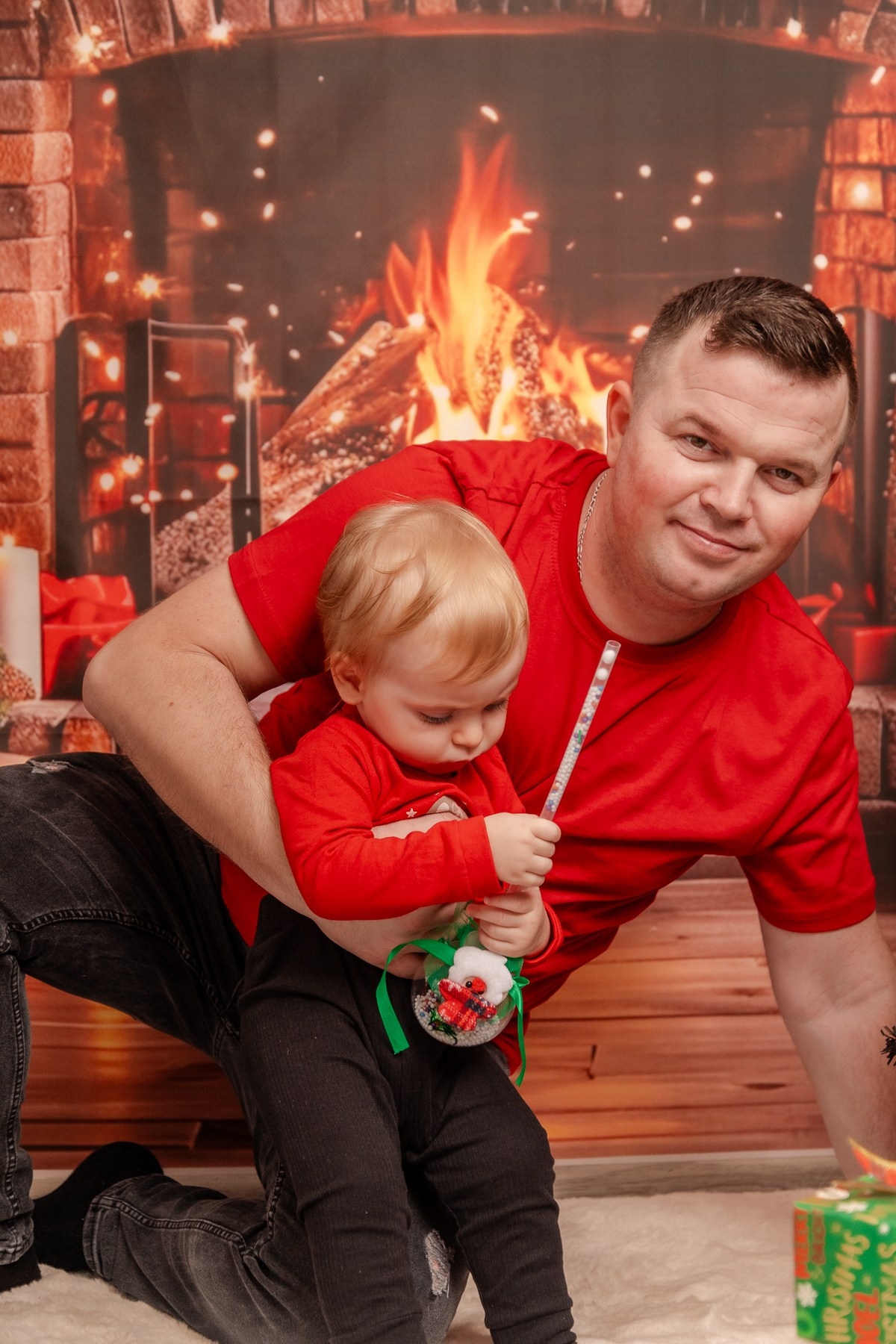 Christmas Photoshoot. Hand for photos
