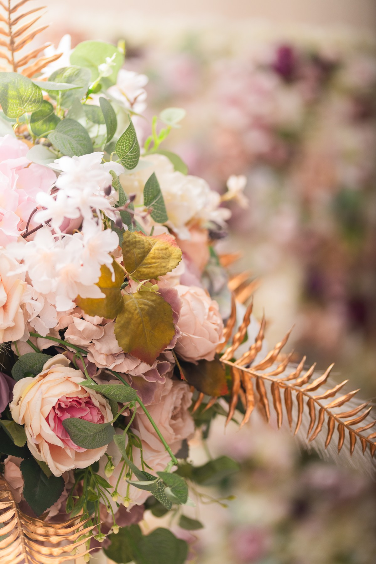 Wedding Virgil — Claudia. Hand for photos