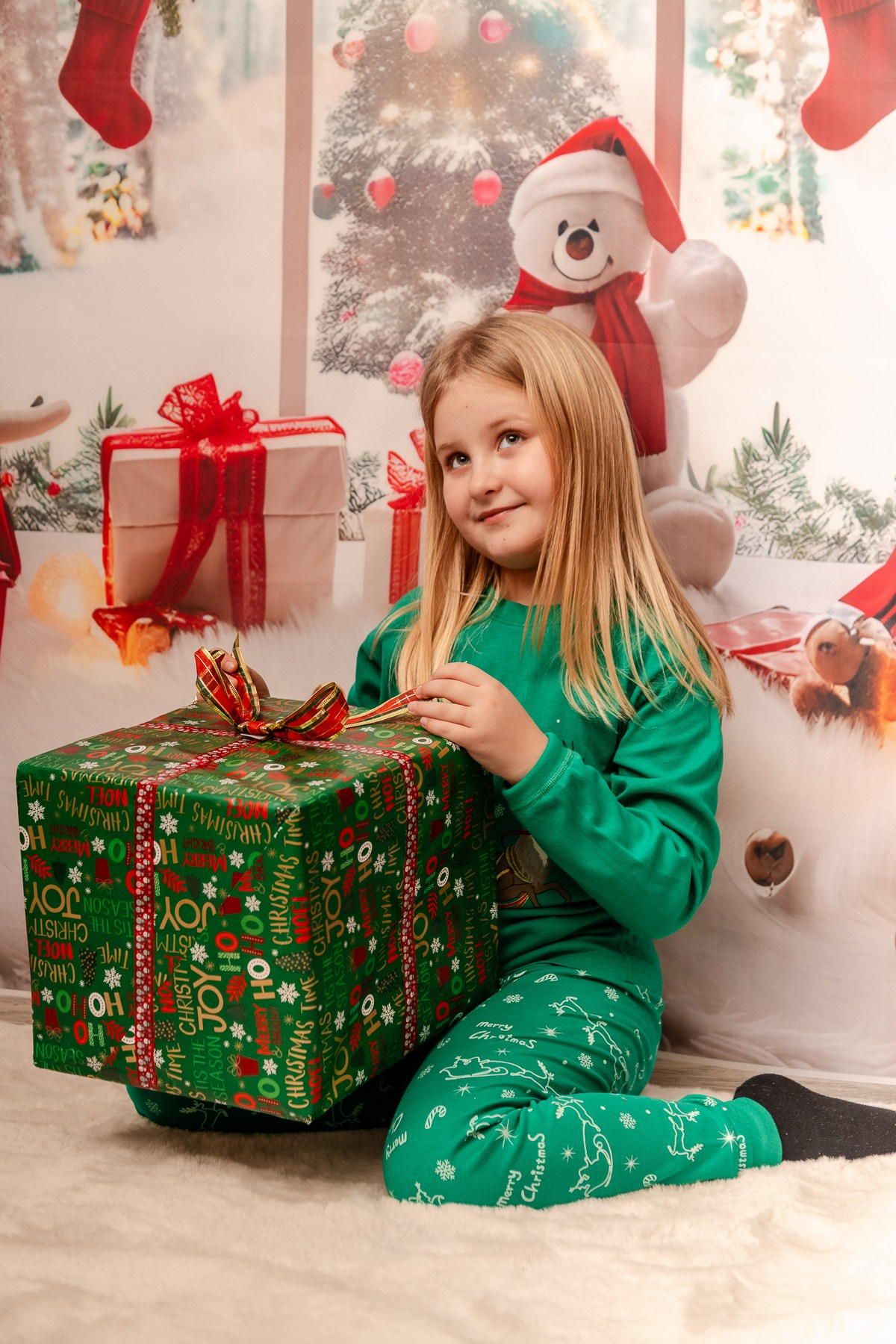 Christmas Photoshoot. Hand for photos