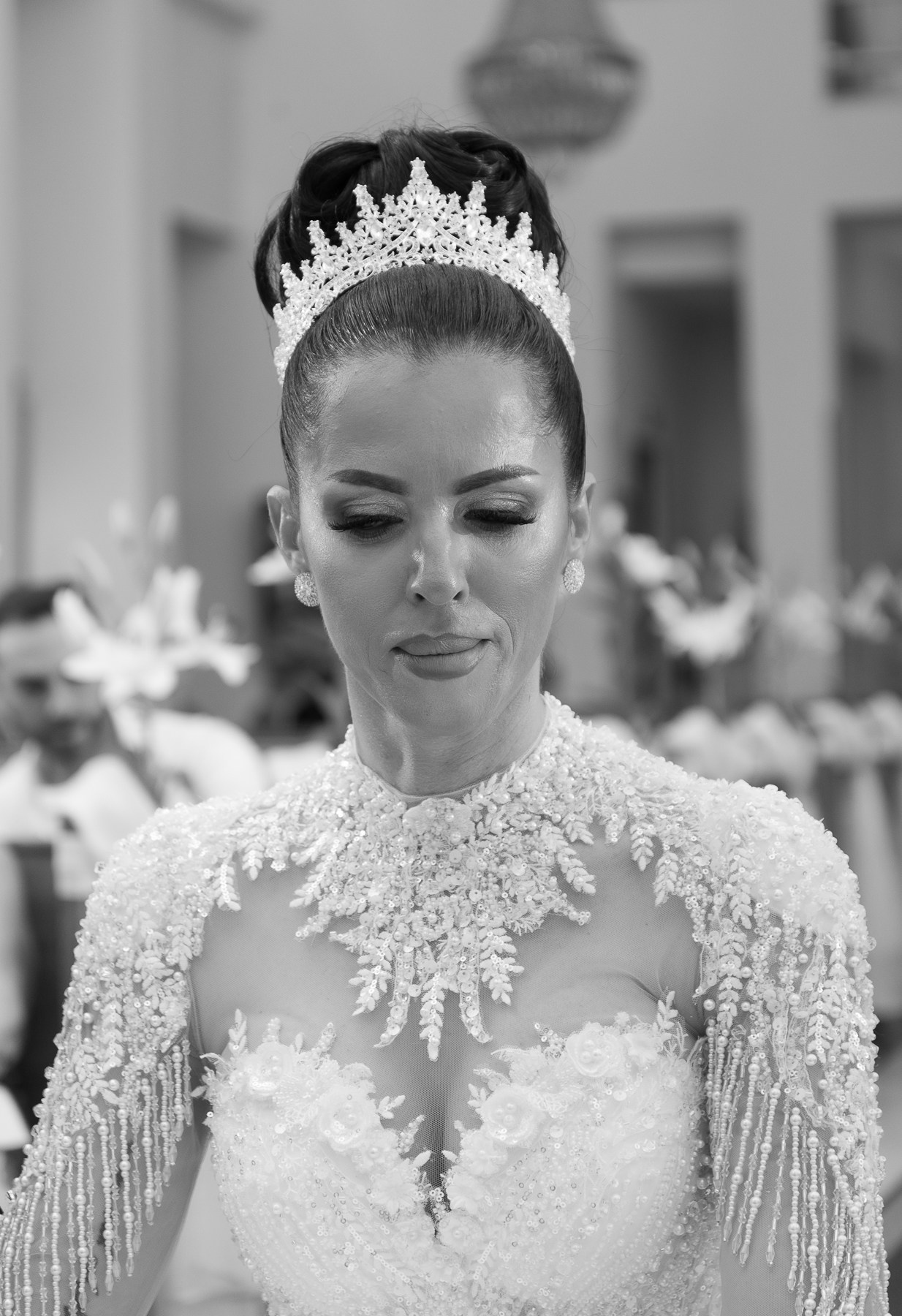 Wedding Virgil — Claudia. Hand for photos