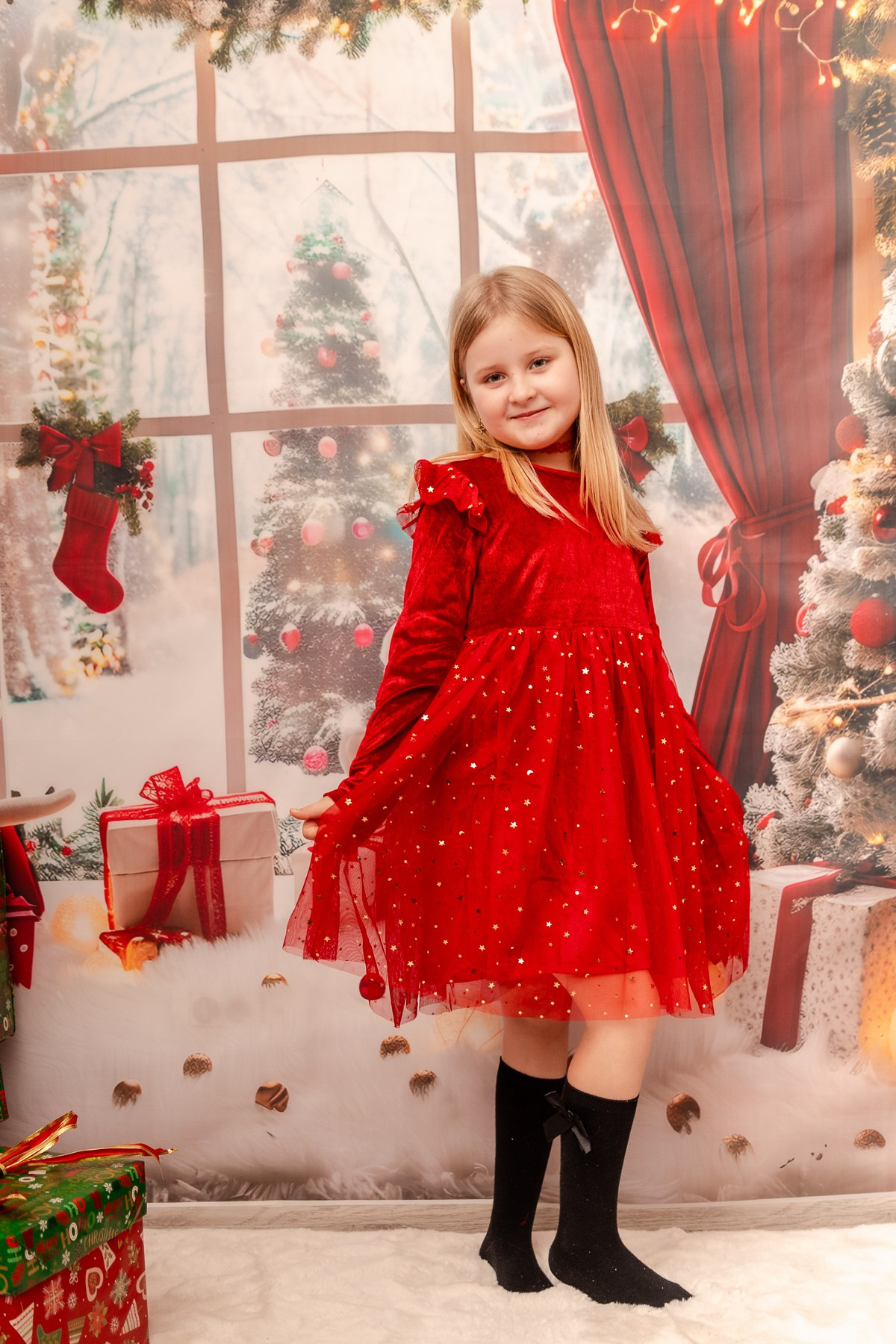 Christmas Photoshoot. Hand for photos