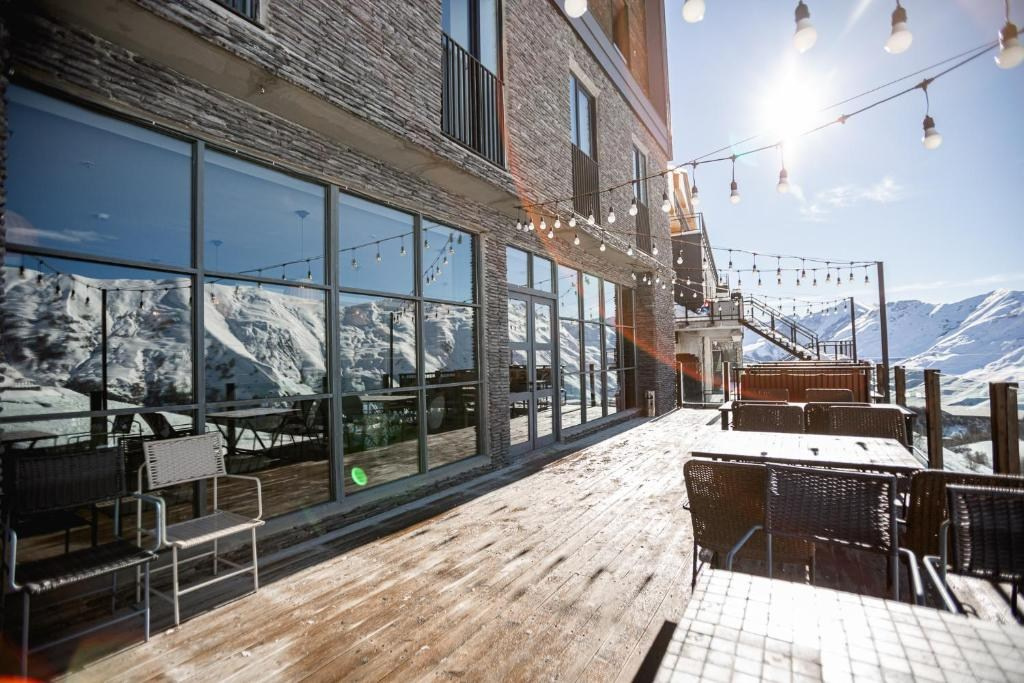 Roshe Gudauri. Главная