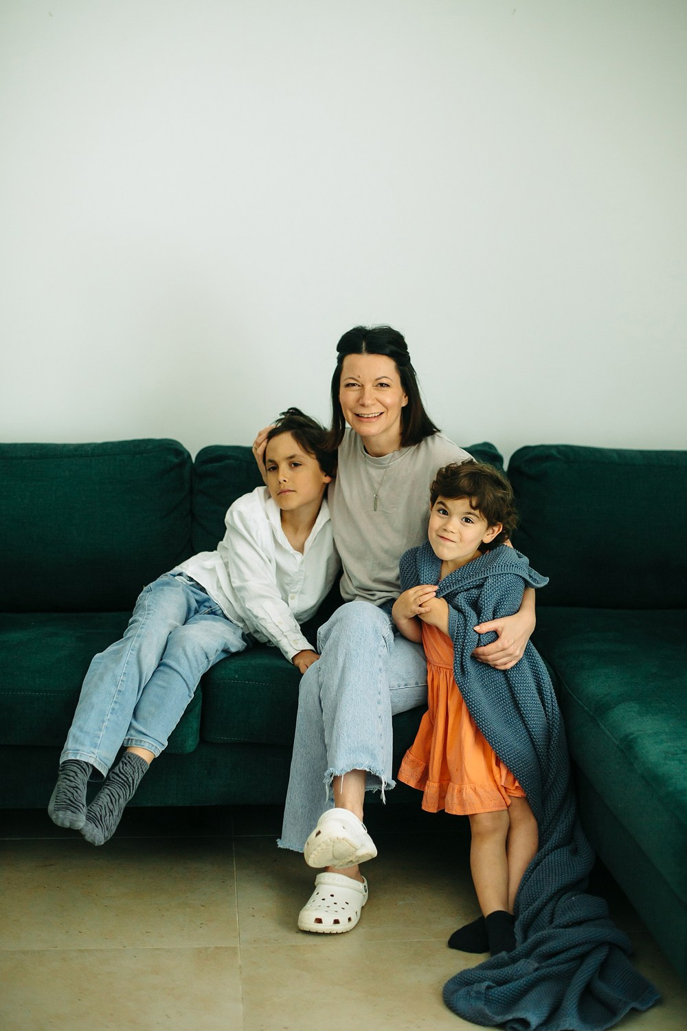 Mom&daughter at home. Family photographer in Israel