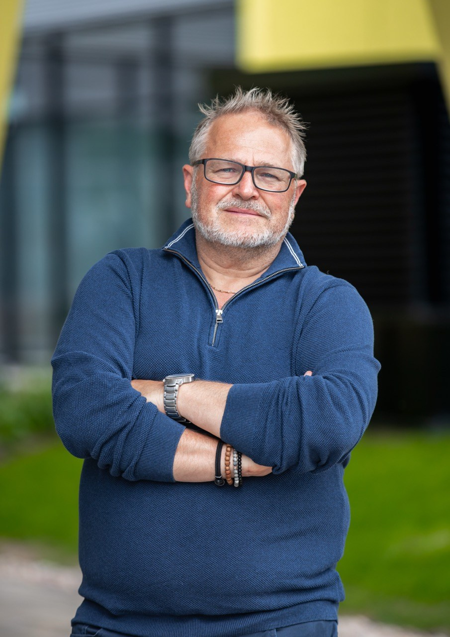 Korporátní a firemní fotografie. Dana Lišková — Empatická fotografka | Introspektivní umělkyně | Neurodivergentní koučka| Zakladatelka Artepy.cz