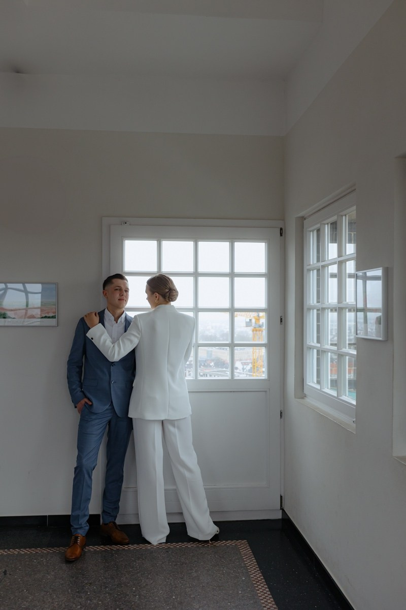 couple shoot in hochzeitsturm on last floor