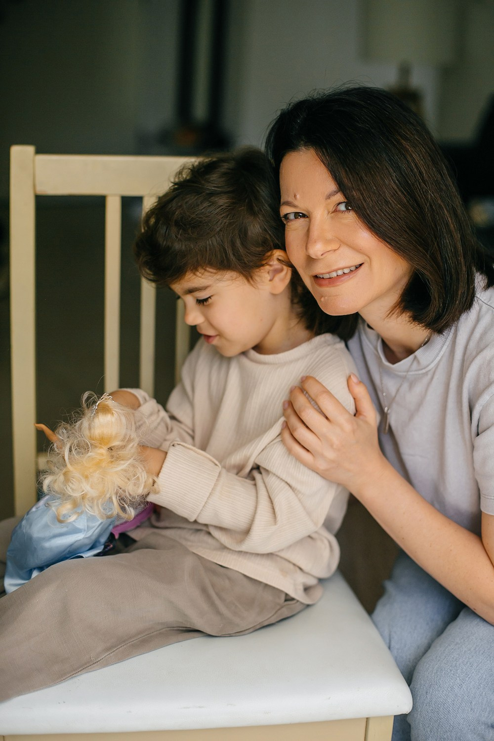 Mom&daughter at home. Family photographer in Israel