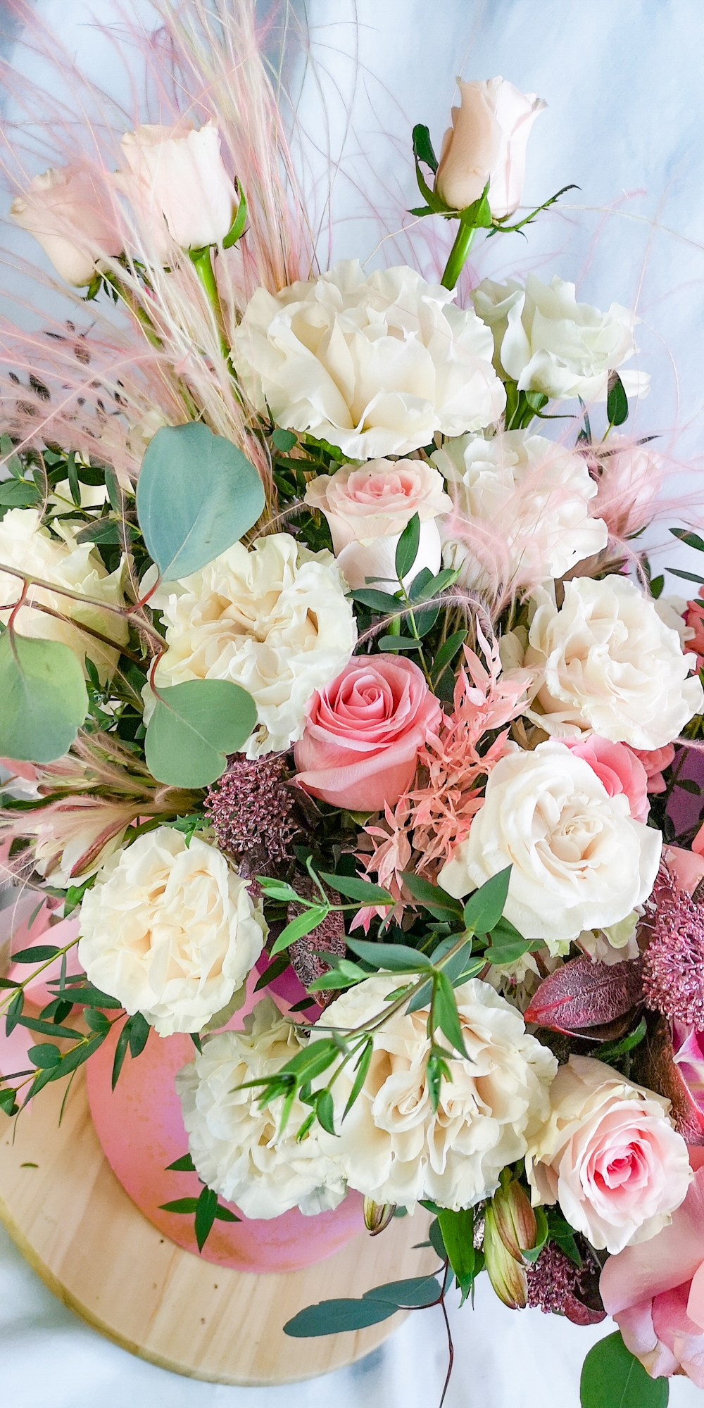 Ziedu pušķi kastē. Event design, decoration, floristry, gift, Irina Novika, Riga, Latvia