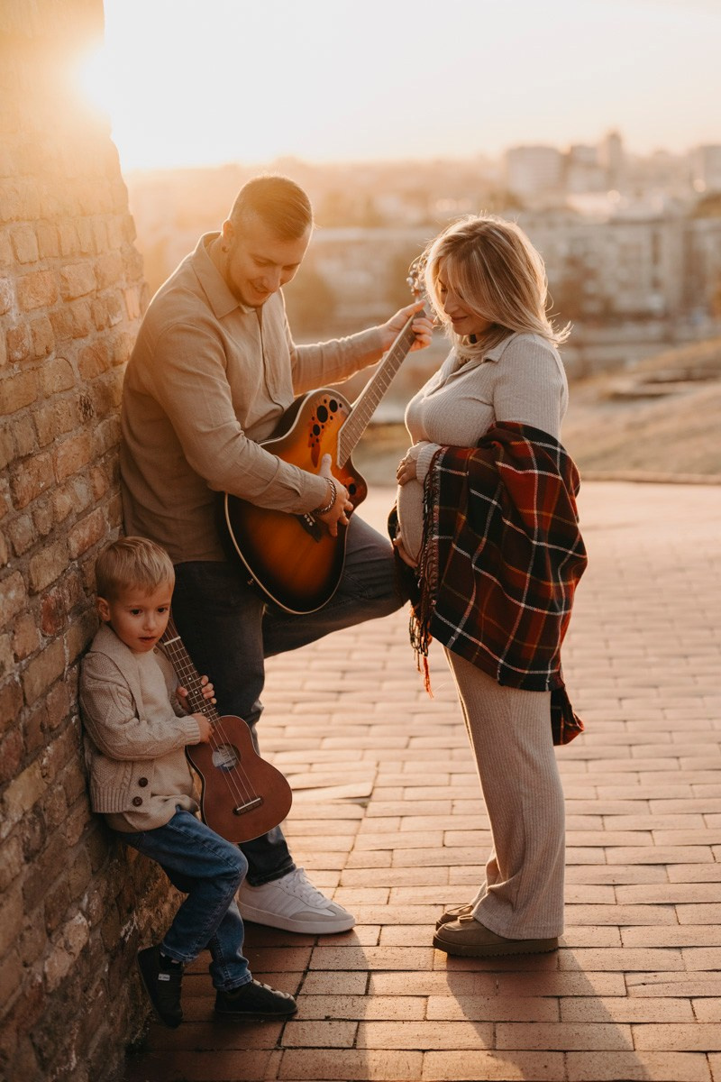 Zlata, Nemanja i Aleksej — porodicno fotografisanje napolju. Deciji i porodicni fotograf u Beogradu Oksana Skendzic