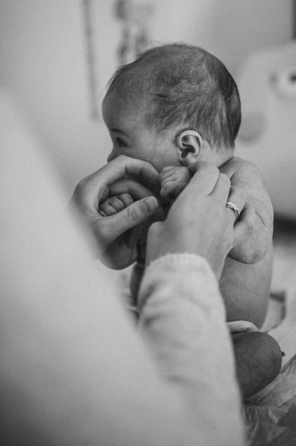 Porodicno fotografisanje sa bebom kod kuce / Ivana Miroslav i Nadica. Deciji i porodicni fotograf u Beogradu Oksana Skendzic