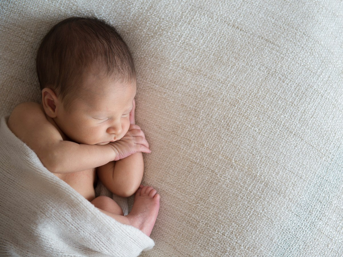 Primeros días. Fotografia de familias en Alicante Mónica Santonja