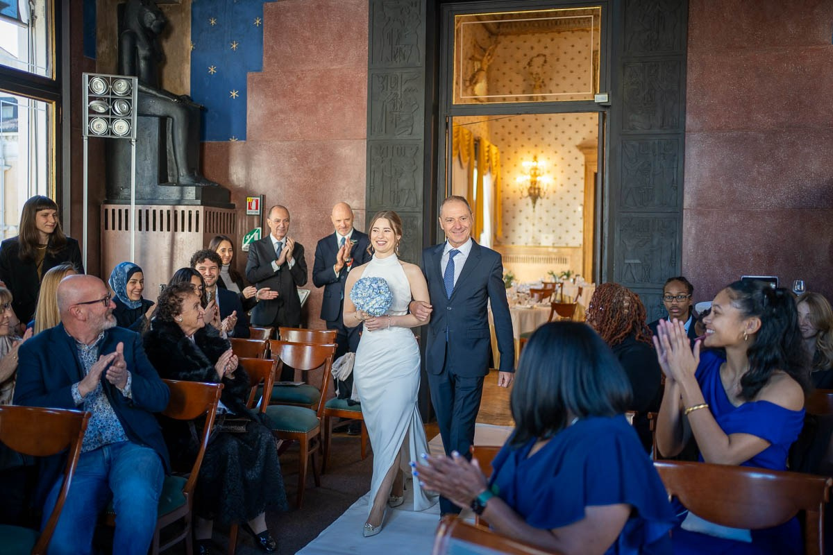 Anastasia e Ronald matrimonio presso il Caffé Pedrocchi Italia. Lorenzo Mazzega Wedding | Fotografo Matrimonio Milano | Reportage