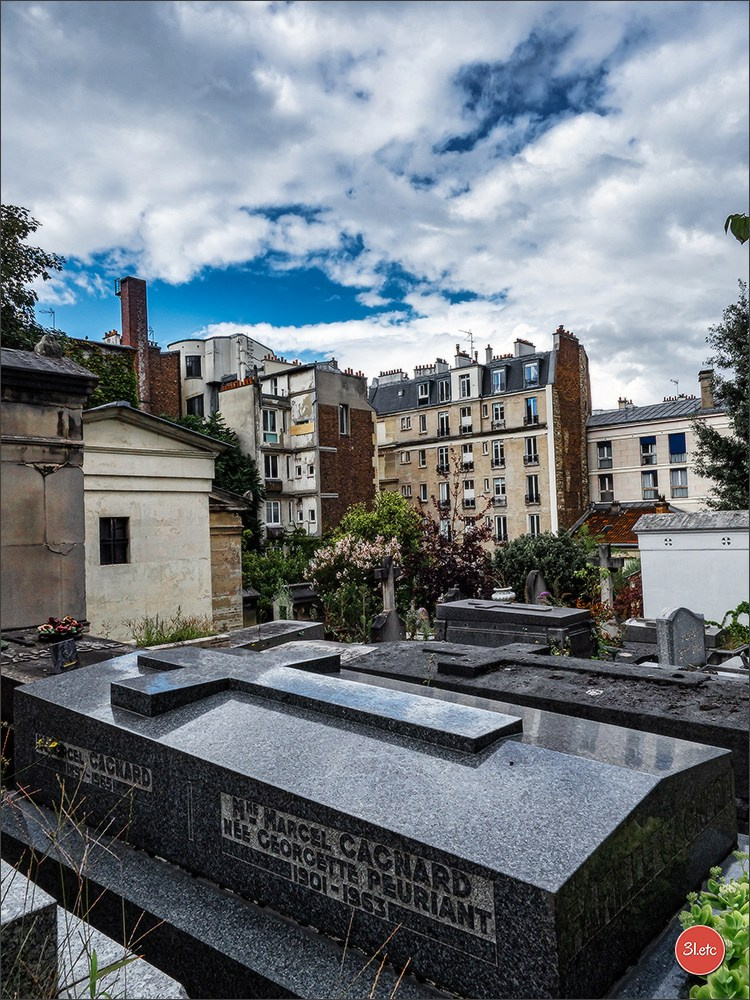 Saint-Vensant cemetery in Paris near Montmartre. Photographe à Strasbourg | Portraits, Studio, Enfants, Événements
