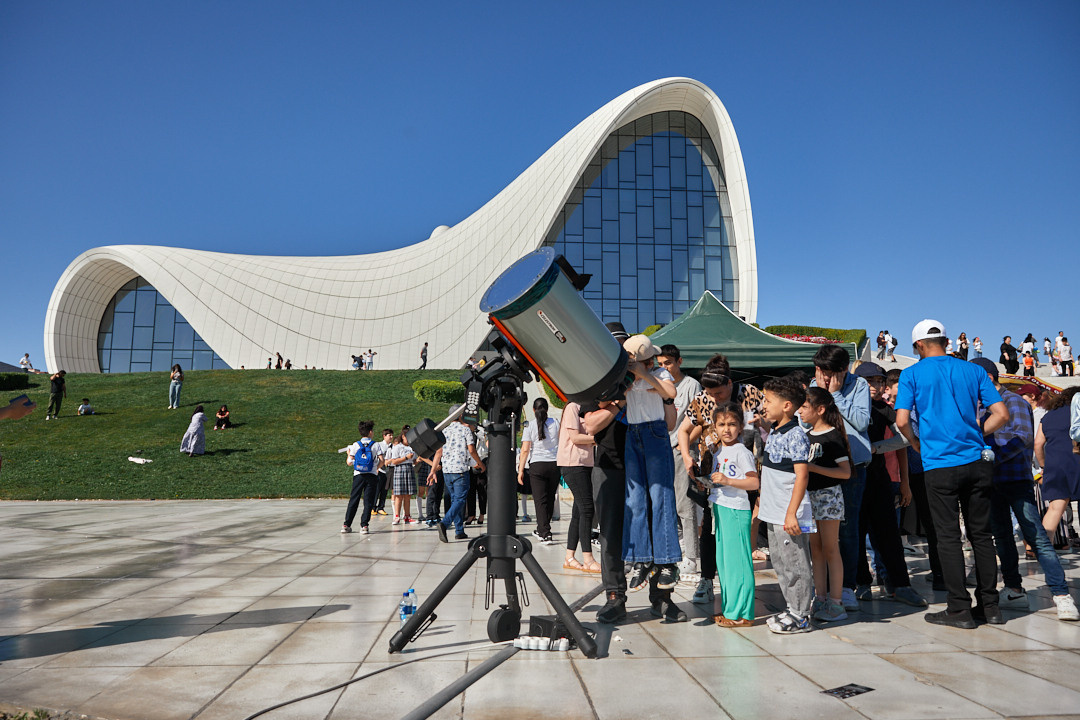Beynəlxalq Uşaqlar Günü Festivalı. Həvəskar Astronomlar Cəmiyyəti — Astronomy.az