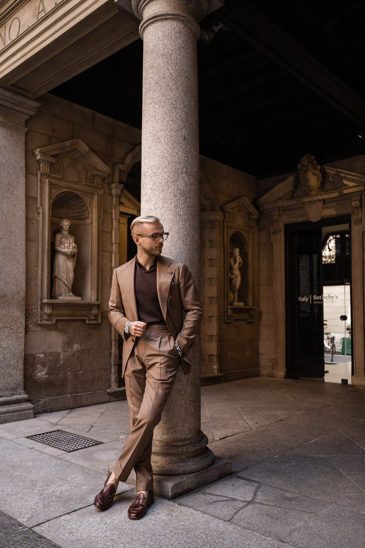 Editorial-style personal photoshoot in Milan with historic architecture