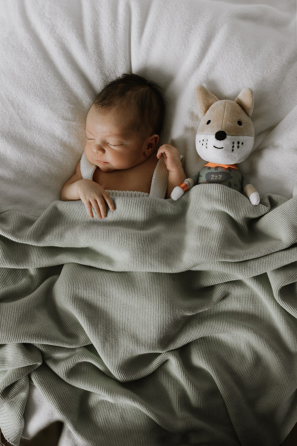 Neugeborenenfotografie Düsseldorf, Newborn Shooting Düsseldorf, Babyfotograf Düsseldorf, natürliche Babyfotos, Familienfotografie Düsseldorf, Neugeborenenshooting NRW.