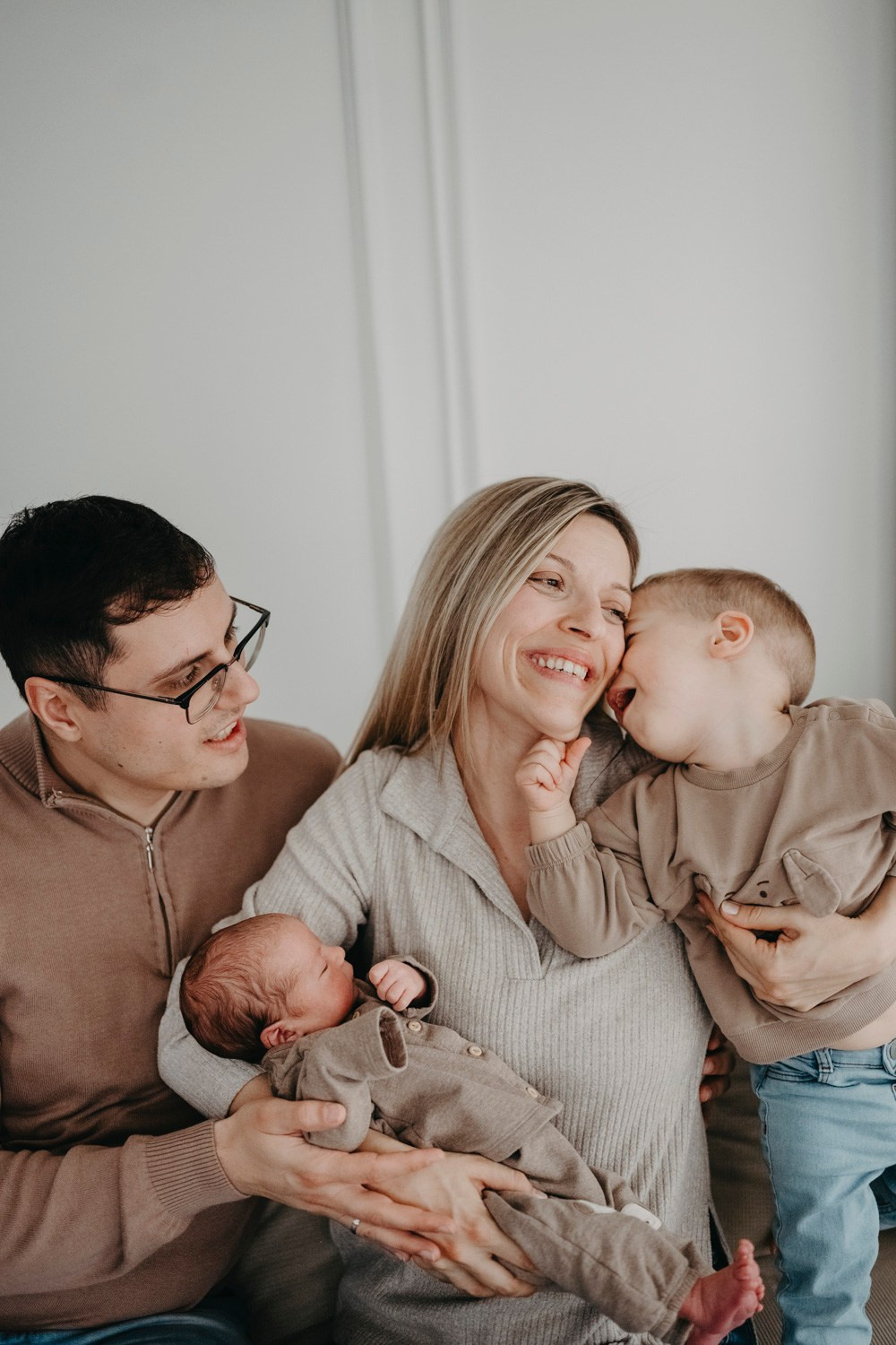 Danijala, Darko, Mijat i Marko porodicno fotografisanje. Deciji i porodicni fotograf u Beogradu Oksana Skendzic