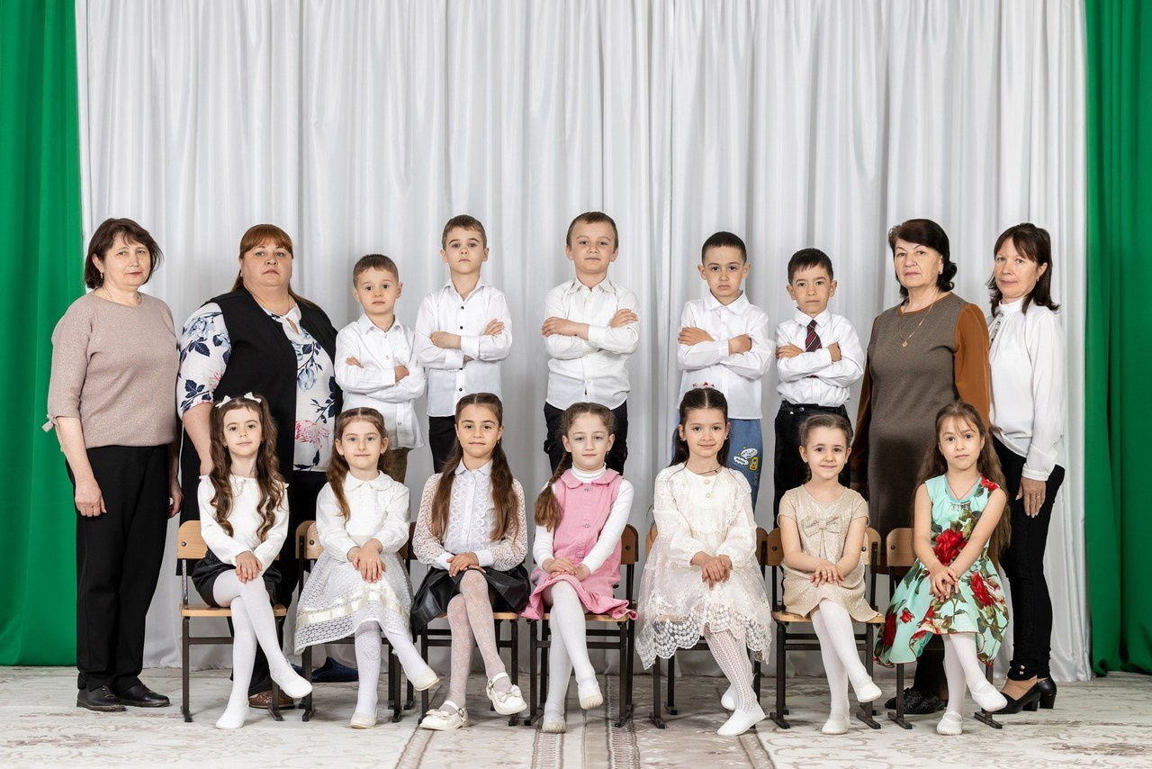 Recenzii. Albume de absolvire: gradinita, gimnaziu, liceu. Venete in Moldova