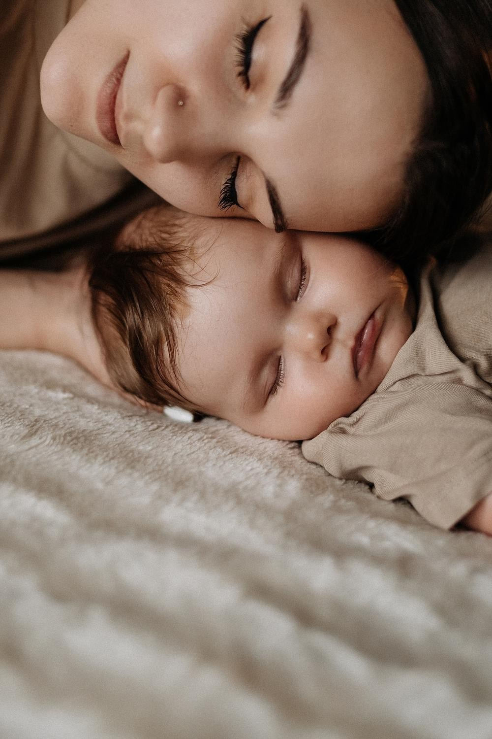 Newborn lifestile. Orange County Wedding Photographer & Videographer | Candid & Timeless Wedding Photo + Video | Italiantsev