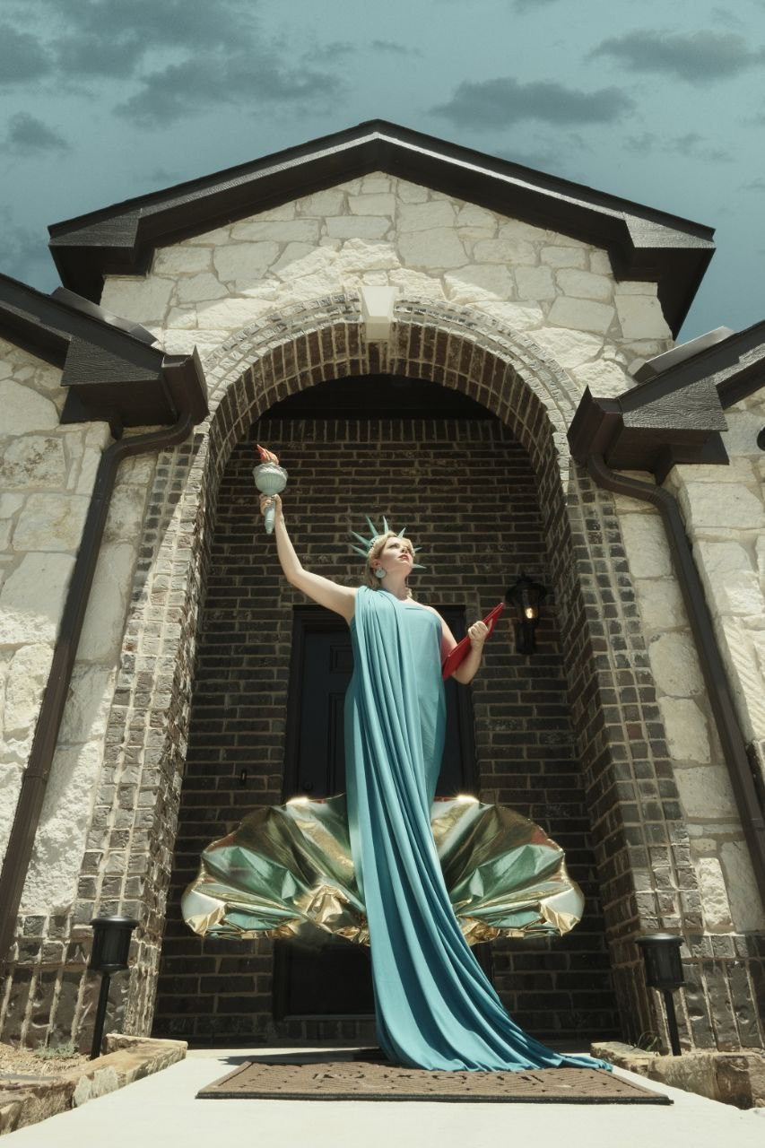 Creative commercial shooting. Anton Usanov | Creative producer | Photographer | Art-director