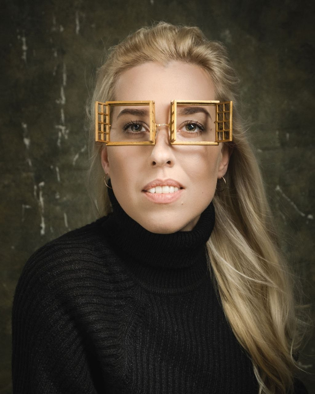 Creative commercial shooting. Anton Usanov | Creative producer | Photographer | Art-director