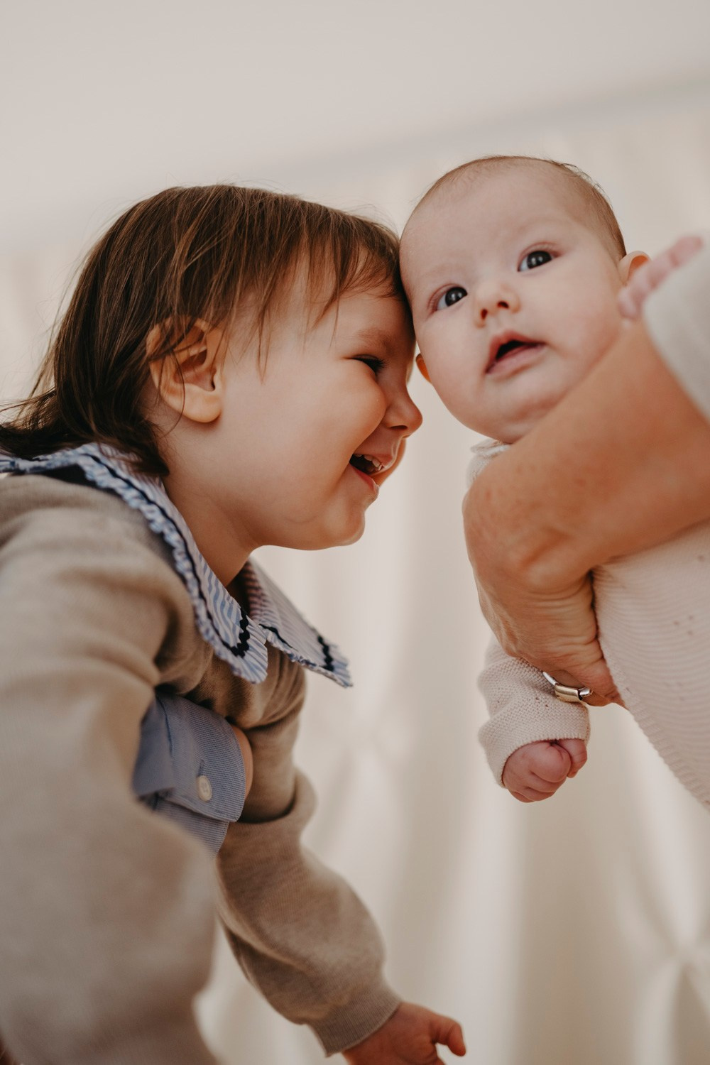 Mamine i bakine Masa i Nadja. Deciji i porodicni fotograf u Beogradu Oksana Skendzic