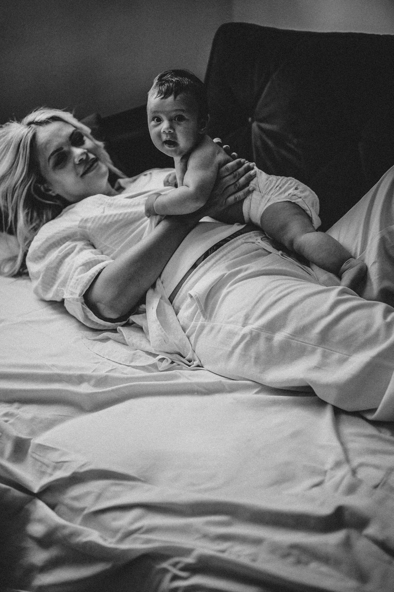 fotografisanje beba kod kuce, porodicno fotografisanje, fotografisanje dece, mama i beba, prve dane sa bebom, kozmetika za bebe, poklon za decu, soba za bebu, decija garderoba, majcinstvo, nega novorodjenceta, priprema za porodjaj, nega beba, dojenje