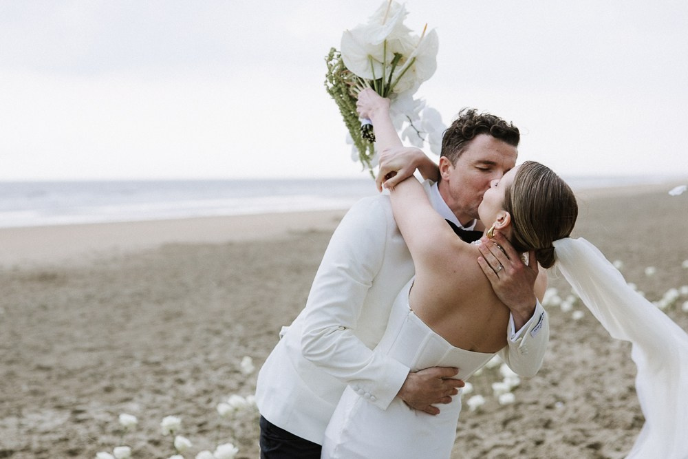 Anastasia & Alex (Freie Trauung am Meer in Holland - nur zu zweit). Hochzeitfotografin Düsseldorf, NRW Nadja Holzmann
