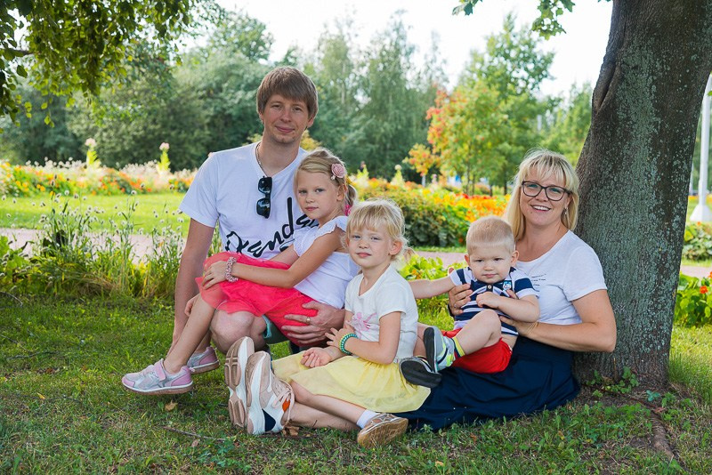 Family photoshoot in the nature, Slovenia. Wedding and Family Photographer in Slovenia