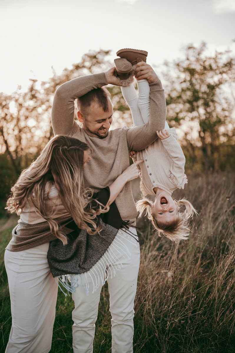 Milena / trudnicko fotografisanje sa porodicom. Deciji i porodicni fotograf u Beogradu Oksana Skendzic
