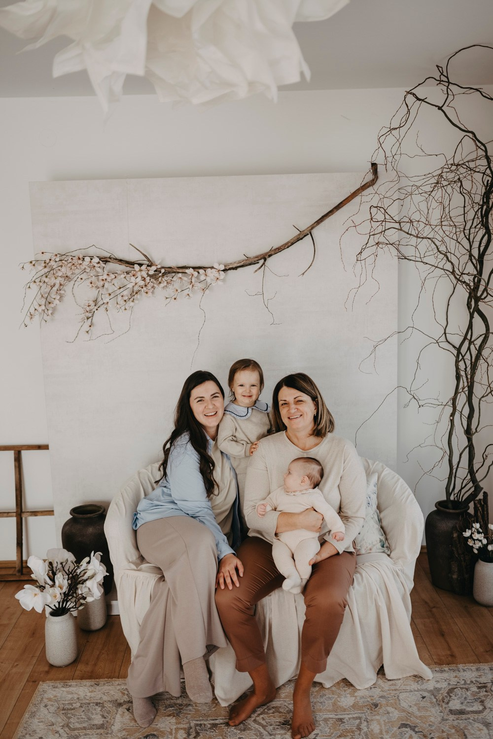 Mamine i bakine Masa i Nadja. Deciji i porodicni fotograf u Beogradu Oksana Skendzic