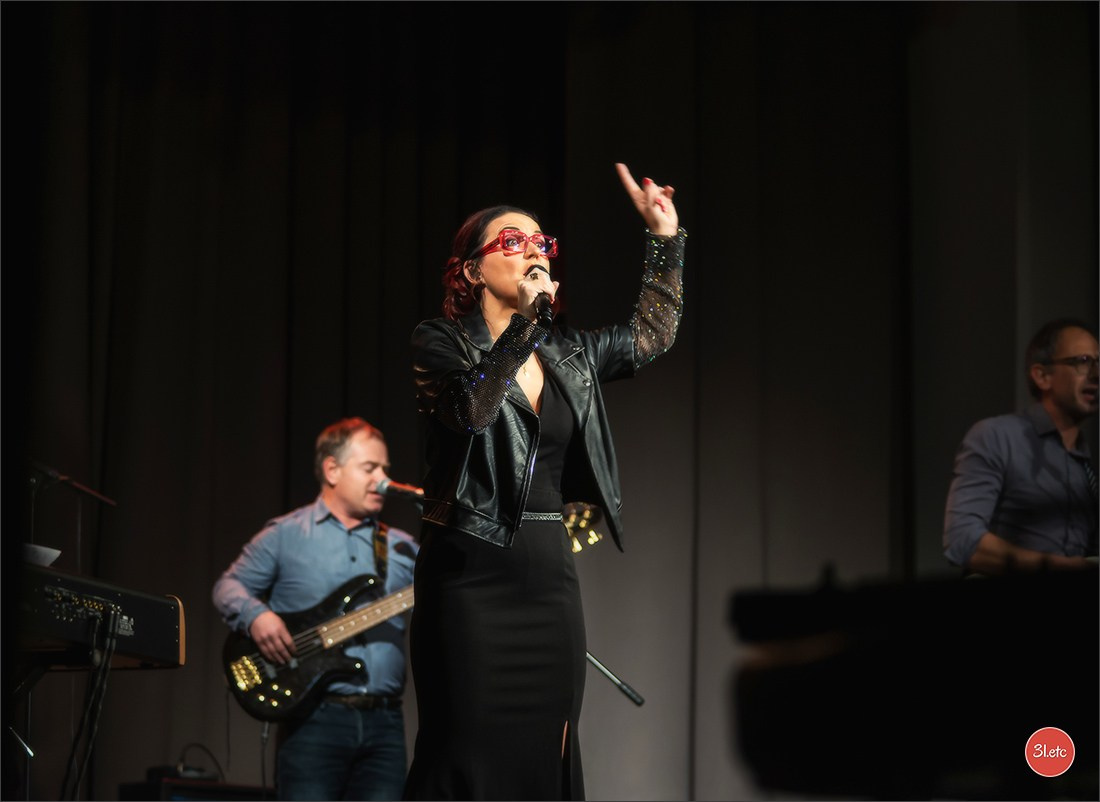 Christel Kern, c’est la petite dame en rose