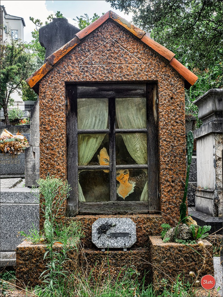 Saint-Vensant cemetery in Paris near Montmartre. Photographe à Strasbourg | Portraits, Studio, Enfants, Événements