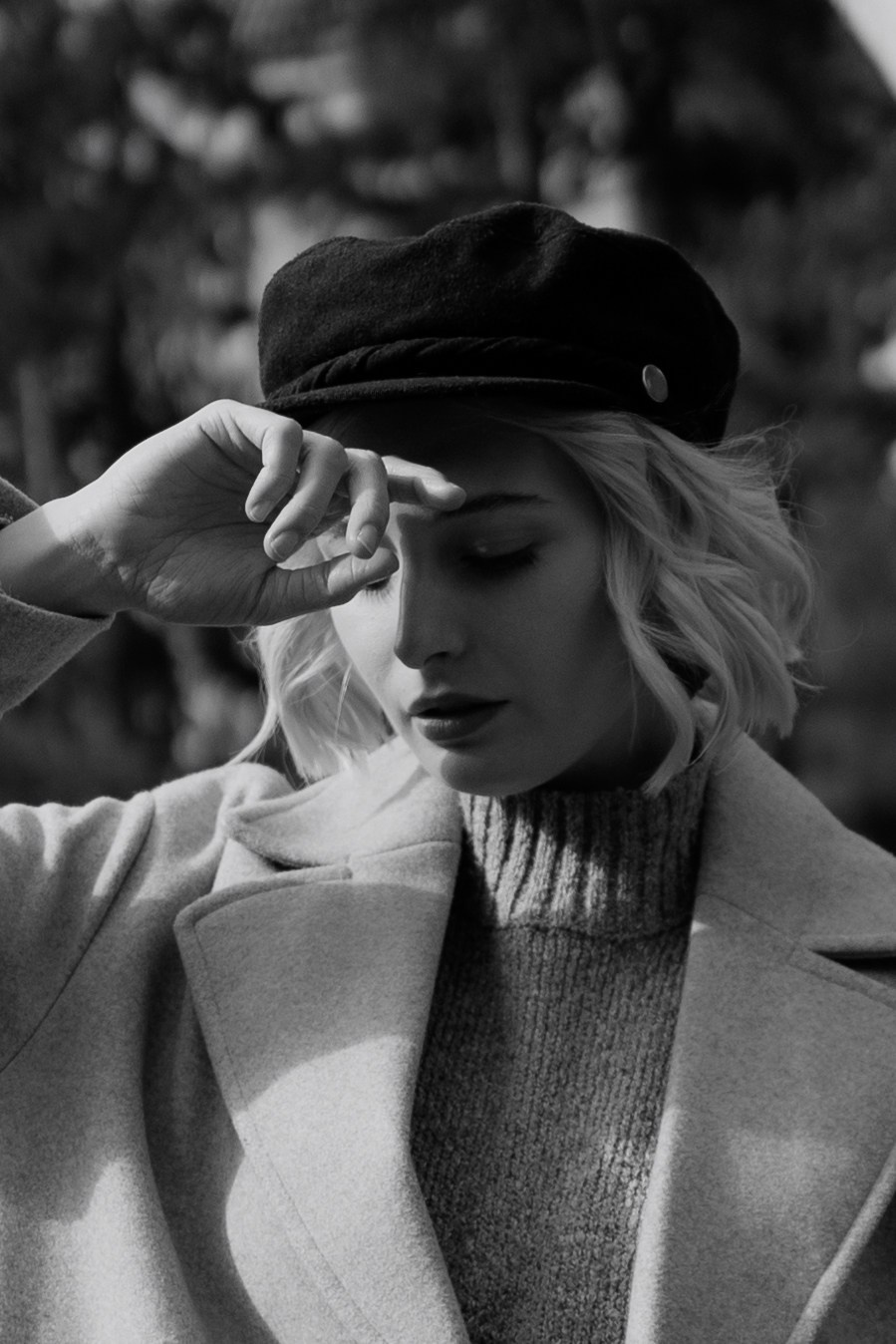 Autumn Portrait in the Park. Woman in Coat&Sweater. Cinematic&Emotional Photography by Kristina Kozheltsova. Kristina Kozheltsova- Soulful Portrait&Lifestyle&Love Story Photographer in Leipzig, Germany