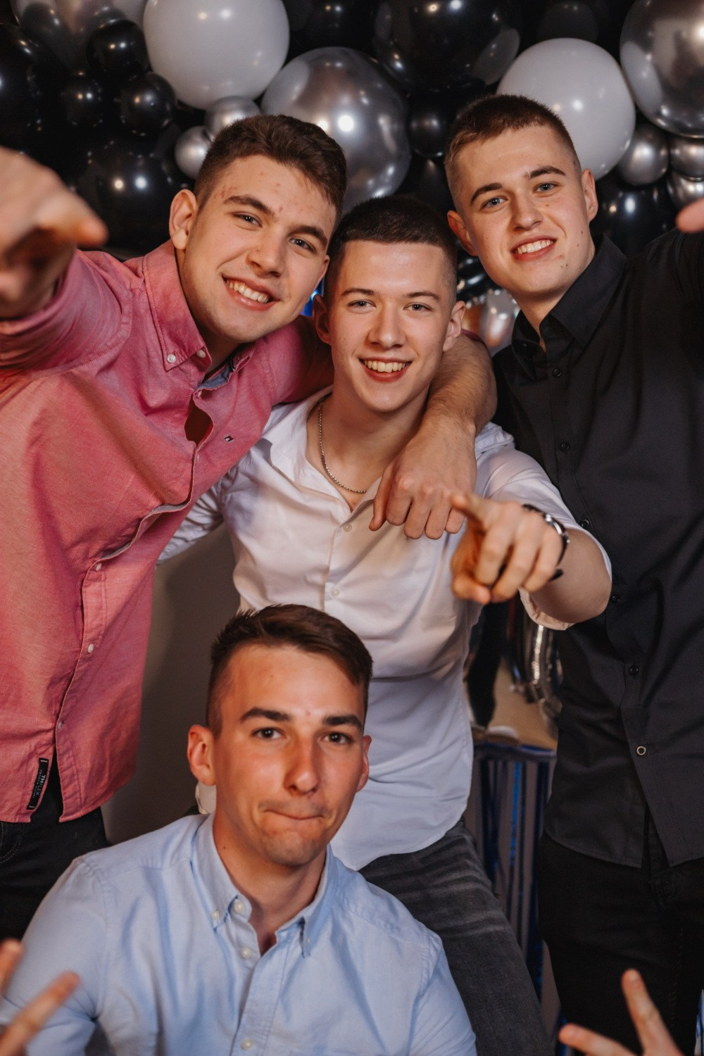 FOTOGRAFISANJE PUNOLETSTVA. Fotografi iz Backog Petrovca David i Andrea Stojanovic