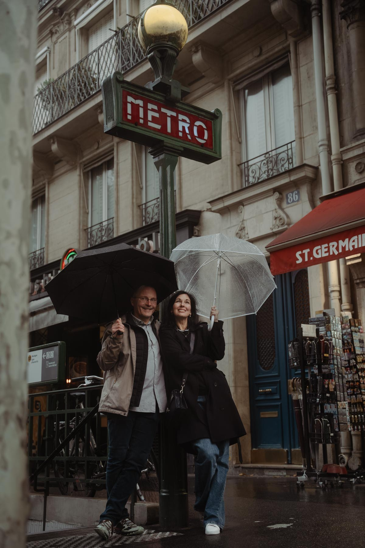 Katerina & Åge in rainy Paris. Фотограф в Париже Полина Осипова